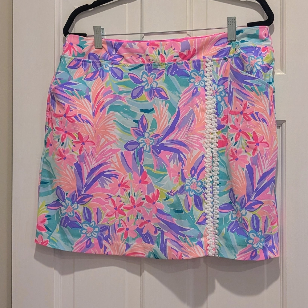 Lilly Pulitzer Luxletic Daphne Skort in the "It Was All a Dream" print. Size 14